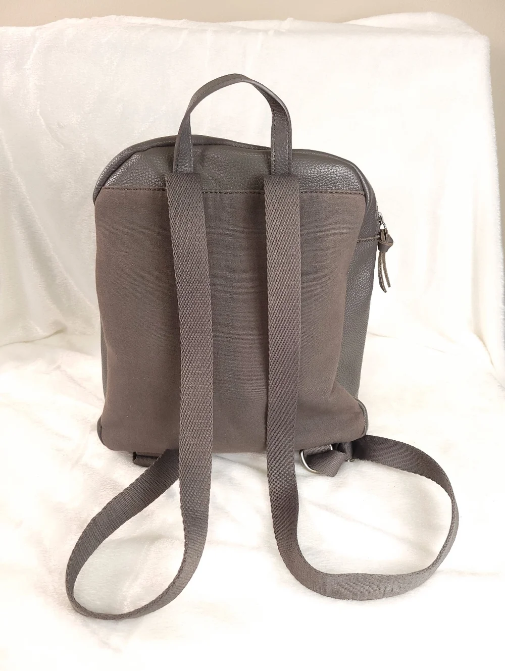 The Sak De Young Backpack in Leather Gray